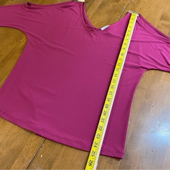 Carmen Raspberry Purple V Neck Cold Shoulder Hardware‎ Shirt Top Blouse Sz M - Picture 8 of 8